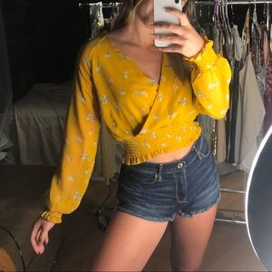 Long sleeve floral top!